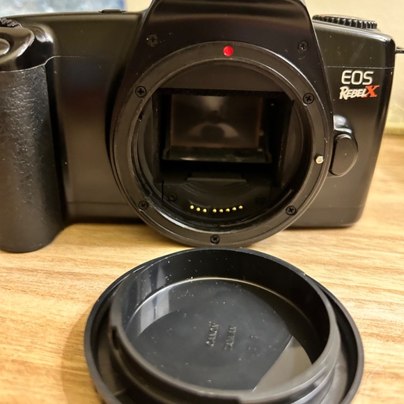 Canon 35mm SLR EOS Rebel X body, extra batteries and camera bag - Picture 5 of 8